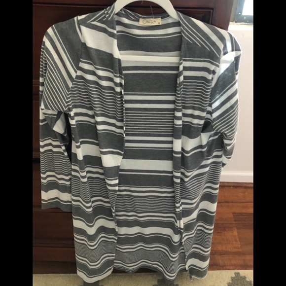 Sweater never worn - Picture 1 of 1